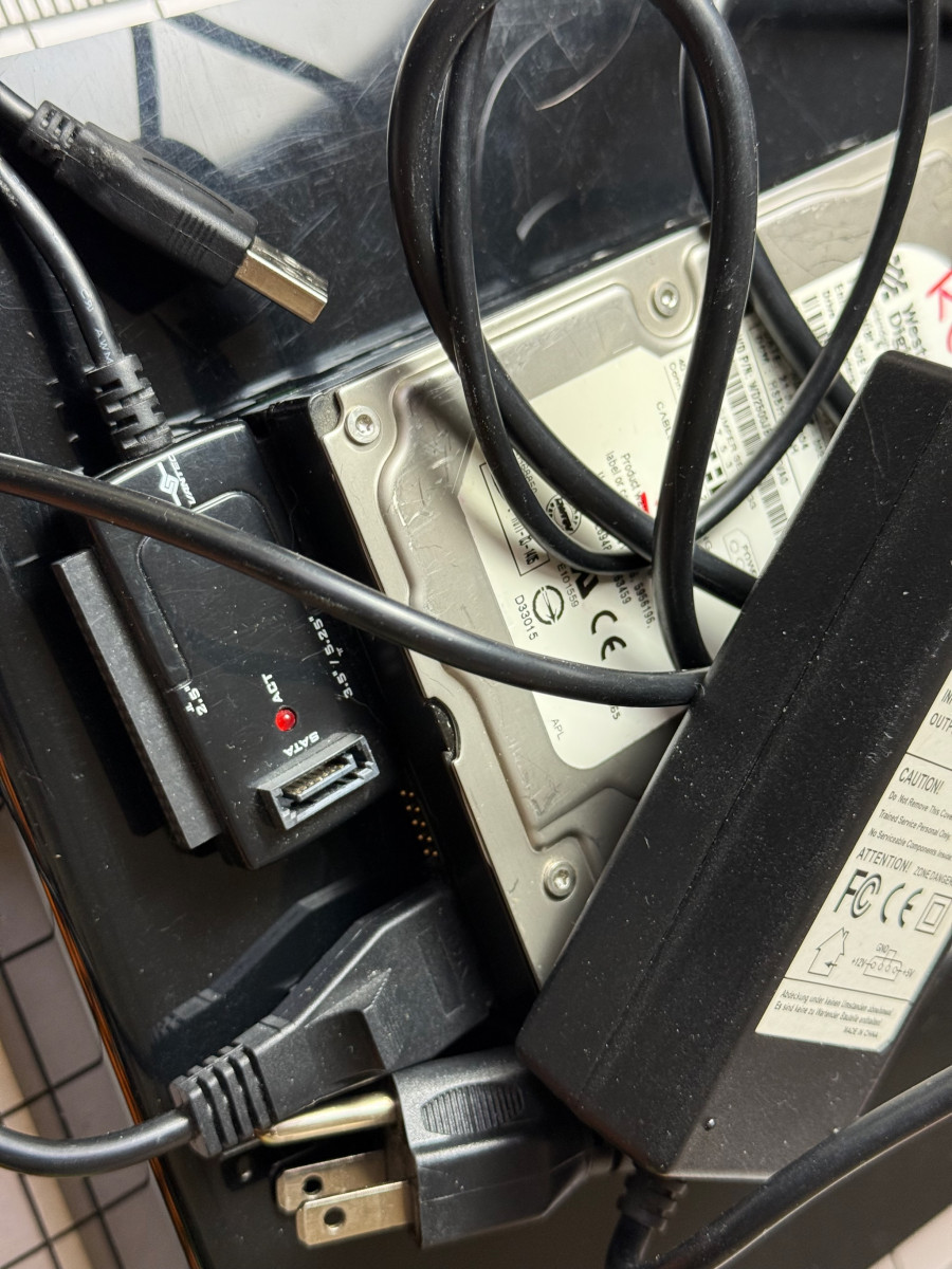This power supply and cables allowed me to access a 17 year old HDD.